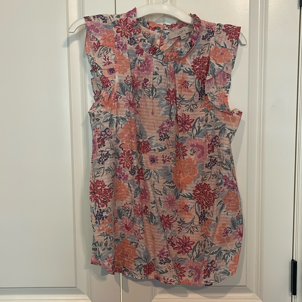 Cute LOFT sleeveless blouse Size M